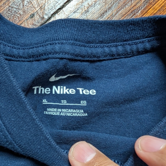Nike Tee Shirt - Picture 2 of 2